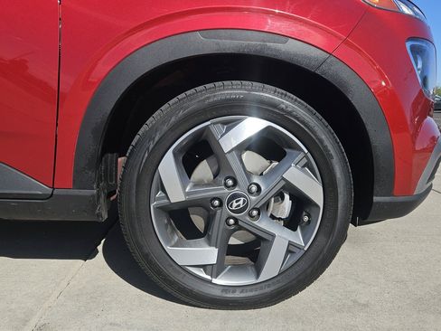 Used 2025 Hyundai Venue SEL FWD image 2