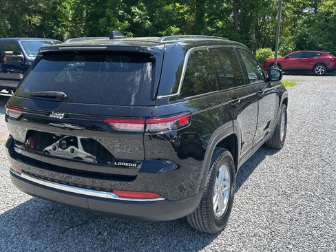 Used 2022 Jeep Grand Cherokee Altitude AWD/4WD image 9