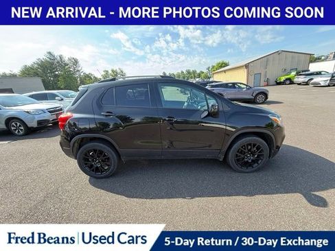 Used 2022 Chevrolet Trax LT w/ Midnight Edition AWD/4WD image 13