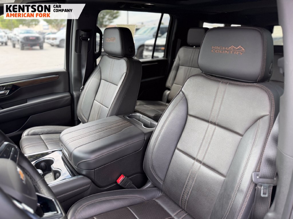 Used 2025 Chevrolet Suburban High Country AWD/4WD image 29