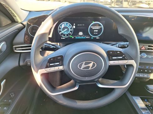 Used 2024 Hyundai Elantra Blue image 15