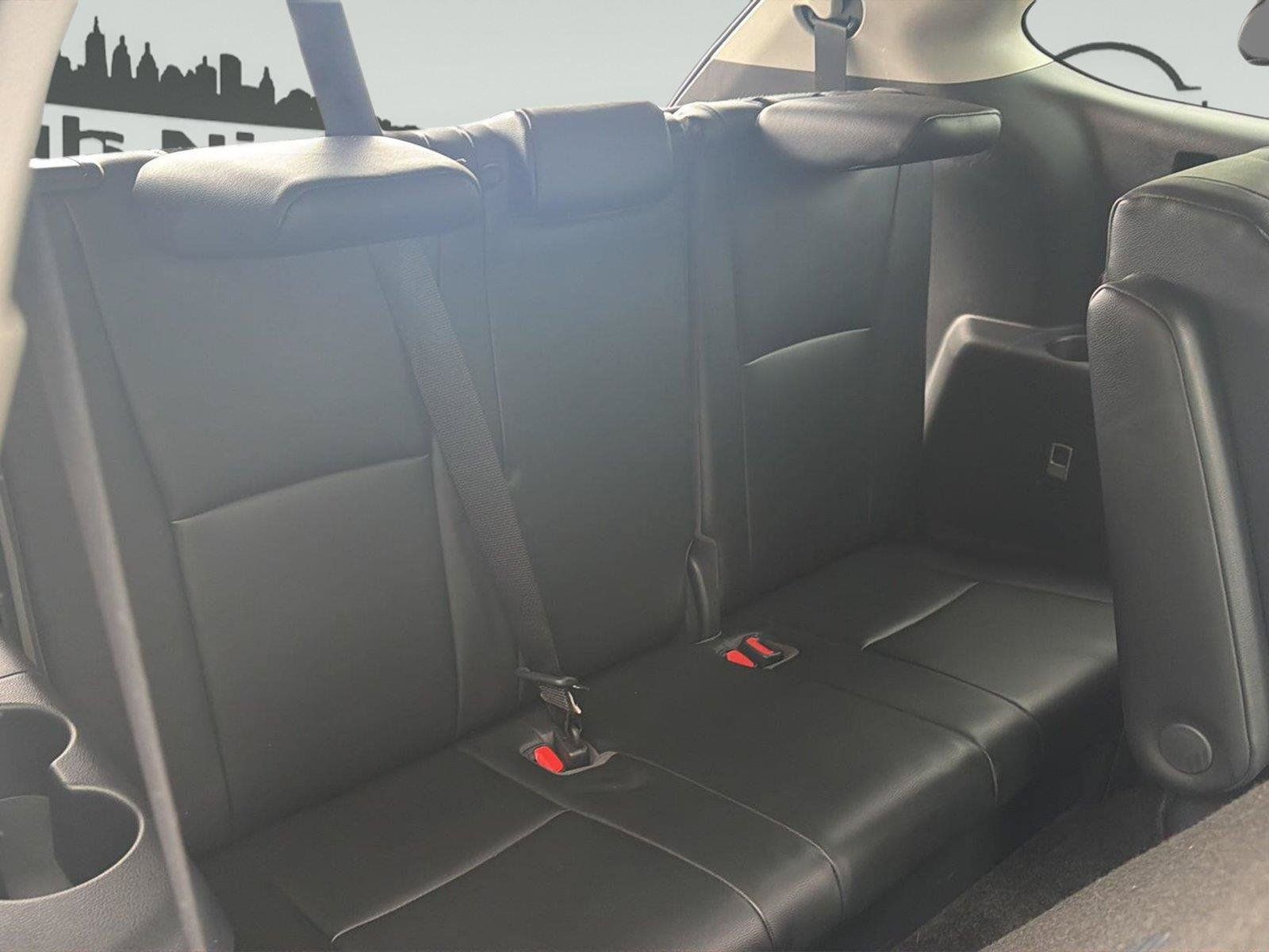Used 2023 Toyota Highlander XLE AWD/4WD image 31