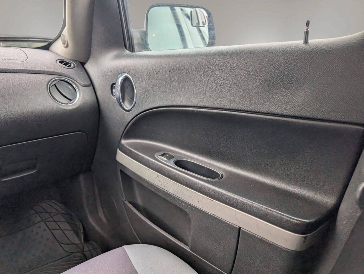 Used 2011 Chevrolet HHR LS FWD image 23