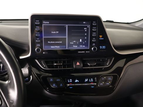 Used 2019 Toyota C-HR XLE FWD image 5