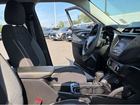 Used 2023 Chevrolet TrailBlazer LT AWD/4WD image 30