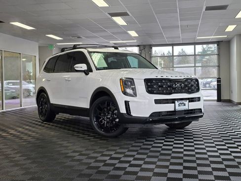Used 2022 Kia Telluride EX w/ EX Premium Package image 2