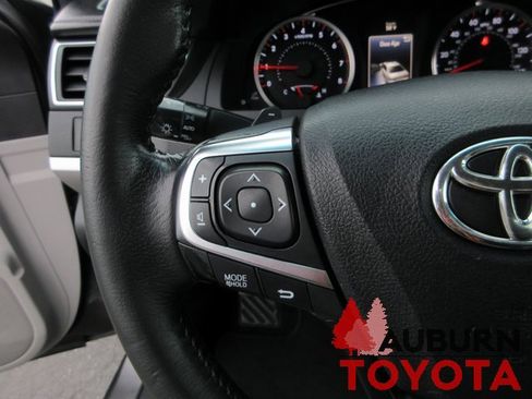 Used 2016 Toyota Camry SE image 12