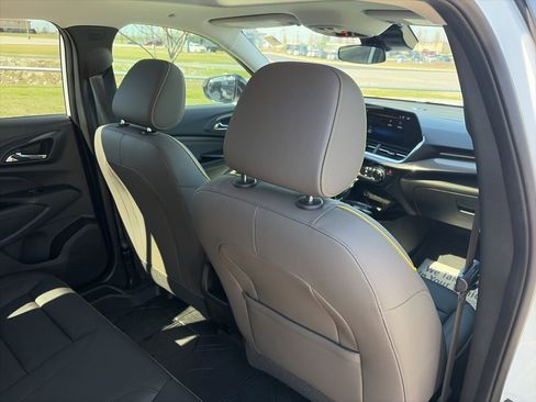 Certified 2025 Chevrolet Trax ACTIV w/ Sunroof Package image 35