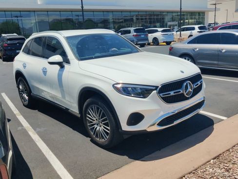 Used 2024 Mercedes-Benz GLC 300 image 3