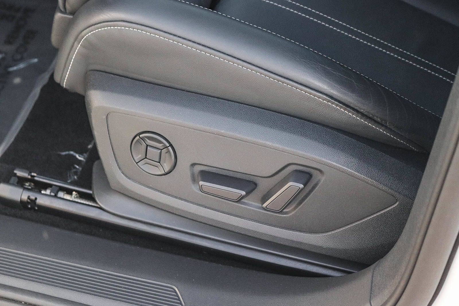 Certified 2023 Audi Q4 e-tron Premium Plus AWD/4WD image 9