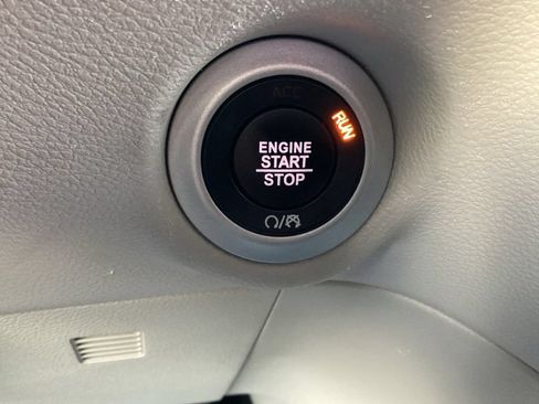 Used 2023 Chrysler Pacifica Touring-L FWD image 23