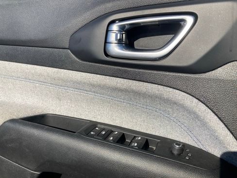 Used 2024 Jeep Compass Latitude image 12