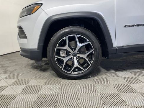 Certified 2025 Jeep Compass Limited AWD/4WD image 17