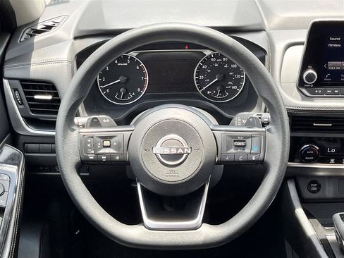 Used 2024 Nissan Rogue SV FWD image 18