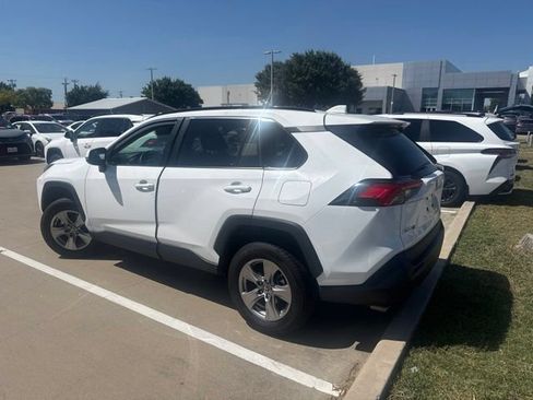 Used 2025 Toyota RAV4 XLE FWD image 5