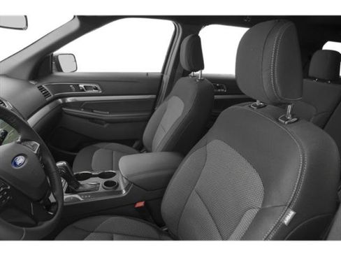 Used 2018 Ford Explorer XLT AWD/4WD image 9