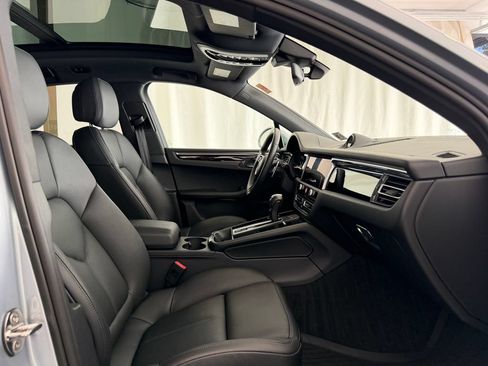 Certified 2026 Porsche Macan AWD/4WD image 16