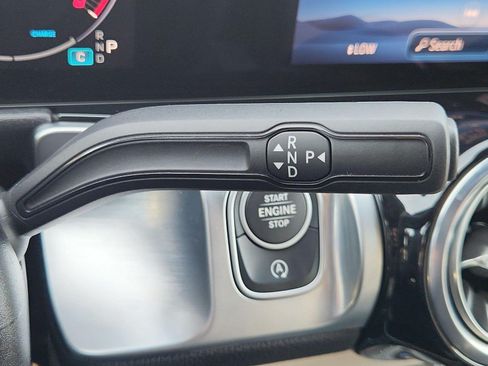 Used 2025 Mercedes-Benz GLB 250 image 11