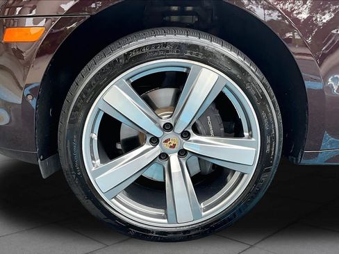Used 2023 Porsche Macan AWD/4WD image 10