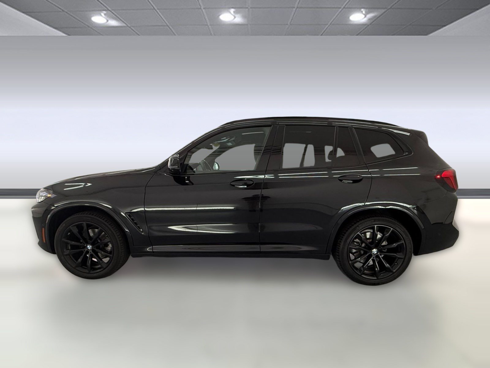 Used 2024 BMW X3 sDrive30i w/ M Sport Package RWD image 2