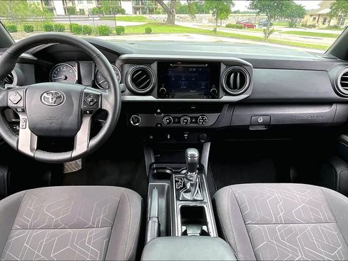 Used 2017 Toyota Tacoma TRD Off-Road w/ Tow Package RWD image 16