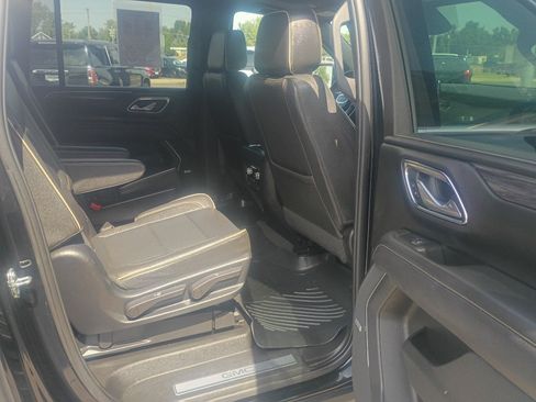Used 2023 GMC Yukon XL SLT AWD/4WD image 14