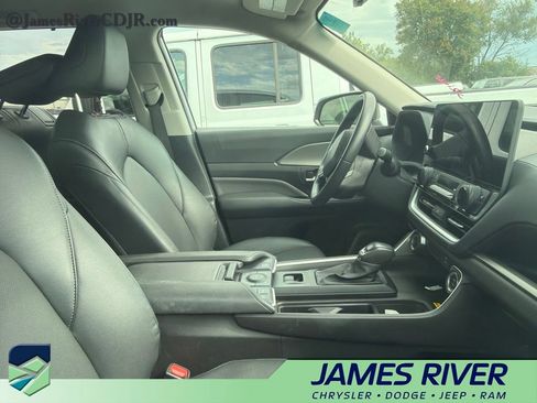 Used 2025 Toyota Grand Highlander AWD image 2
