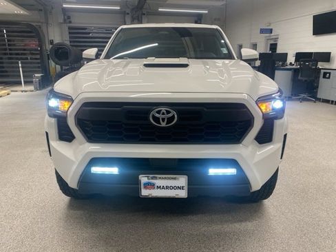 Used 2024 Toyota Tacoma TRD Sport image 2