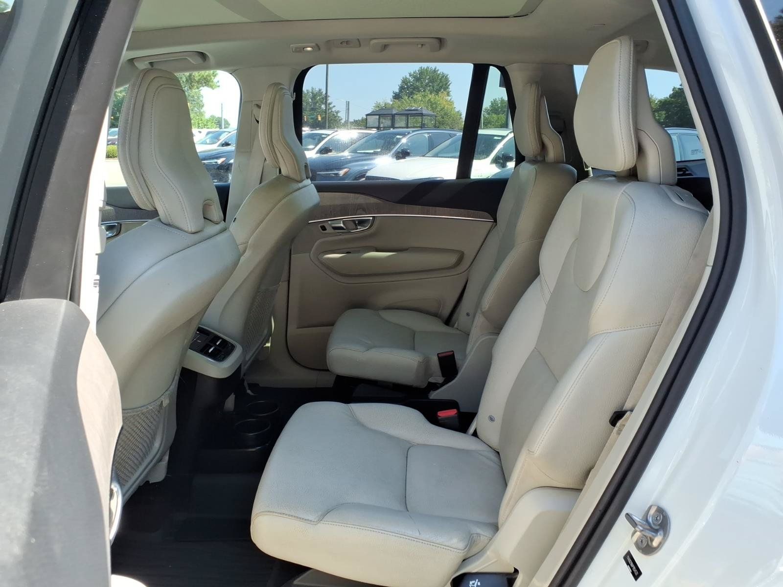 Used 2023 Volvo XC90 B6 Plus w/ Protection Package Premier AWD/4WD image 4