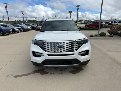Used 2020 Ford Explorer Platinum w/ Premium Technology Package AWD/4WD image 2
