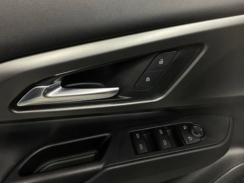 Used 2025 Chevrolet Equinox EV LT FWD image 13