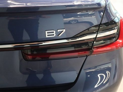 Certified 2022 BMW ALPINA B7 xDrive w/ Luxury Rear Seating Package image 44