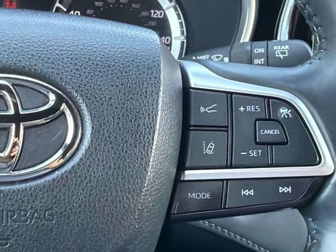 Used 2023 Toyota Highlander XSE image 13
