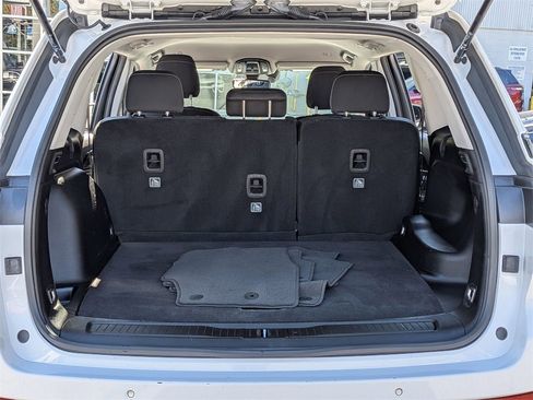 Used 2023 Jeep Grand Cherokee Laredo image 8