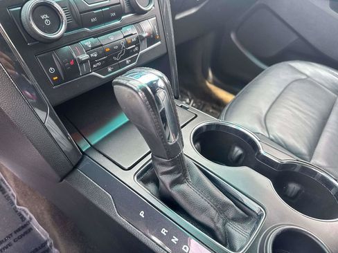 Used 2016 Ford Explorer XLT w/ Equipment Group 202A FWD image 28