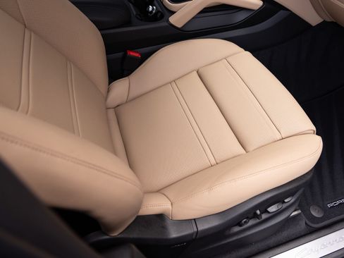Certified 2026 Porsche Cayenne Coupe AWD/4WD image 35