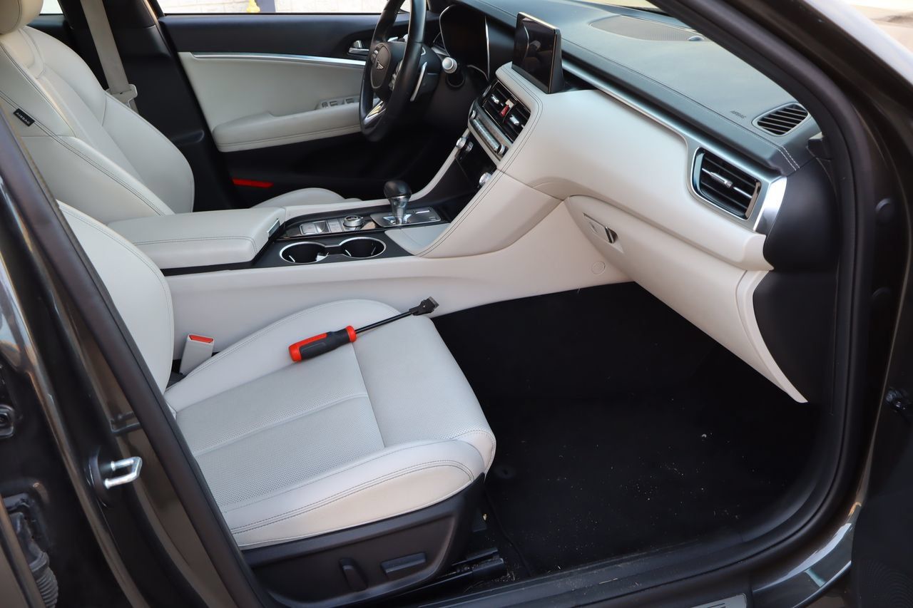 Used 2025 Genesis G70 2.5T RWD image 15