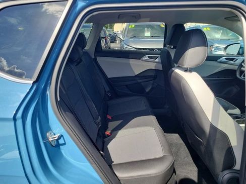 Certified 2025 Volkswagen Taos SE FWD image 8
