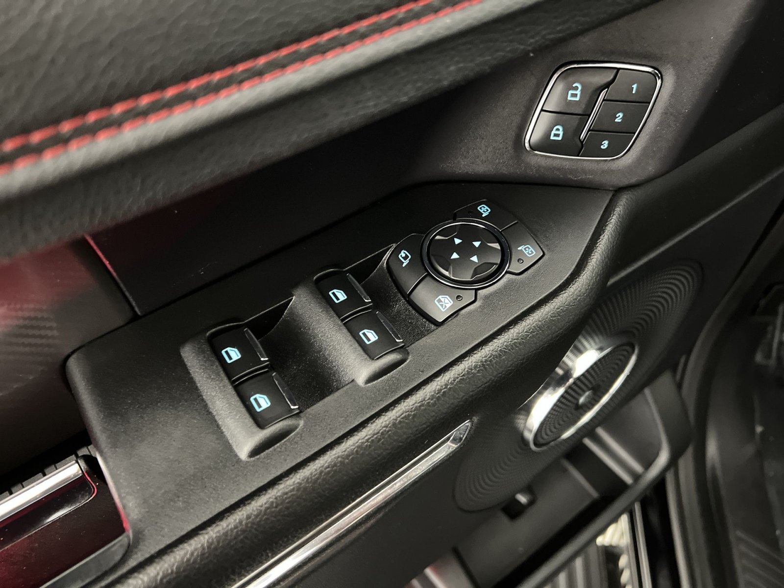 Used 2019 Ford Expedition Limited w/ Equipment Group 303A AWD/4WD image 15