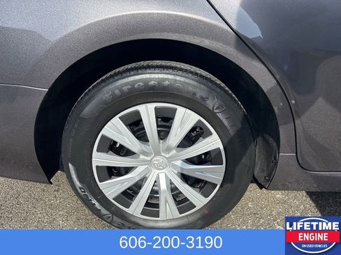 Used 2020 Toyota Camry LE image 6