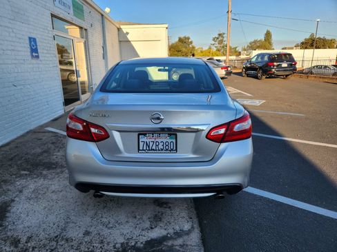 Used 2016 Nissan Altima 2.5 S w/ Power Driver Seat Package FWD image 4
