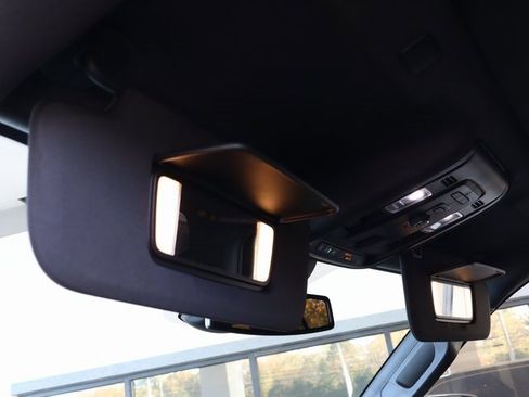 Used 2023 GMC Yukon XL SLT image 31