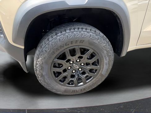 Used 2024 Chevrolet Colorado Trail Boss AWD/4WD image 11