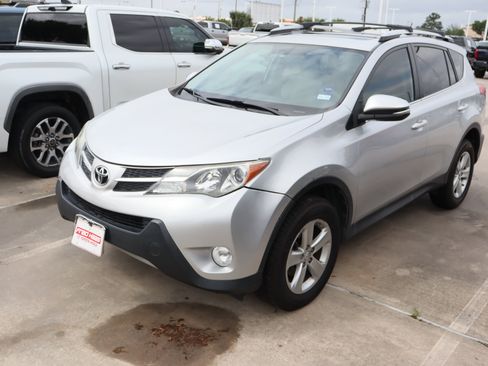 Used 2014 Toyota RAV4 XLE image 4