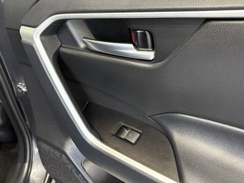 Used 2025 Toyota RAV4 XLE FWD image 26