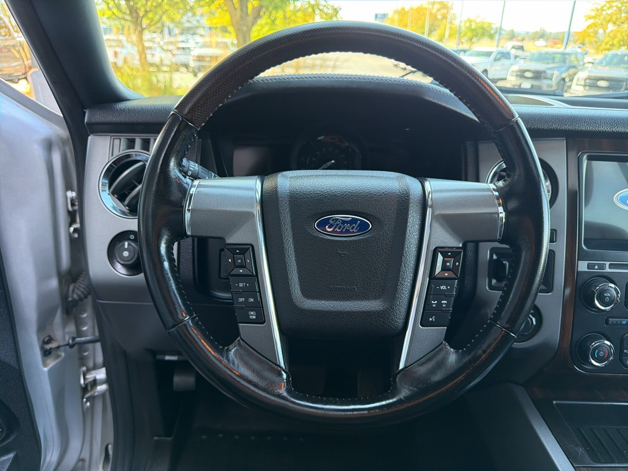 Used 2016 Ford Expedition Platinum AWD/4WD image 25