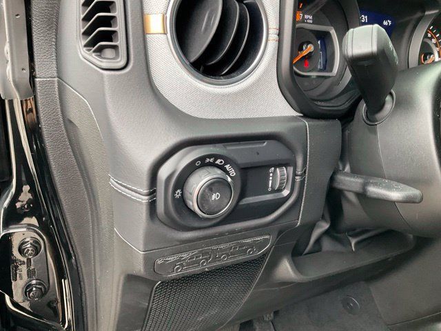 Used 2025 Jeep Wrangler Unlimited Sahara w/ Safety Group AWD/4WD image 7