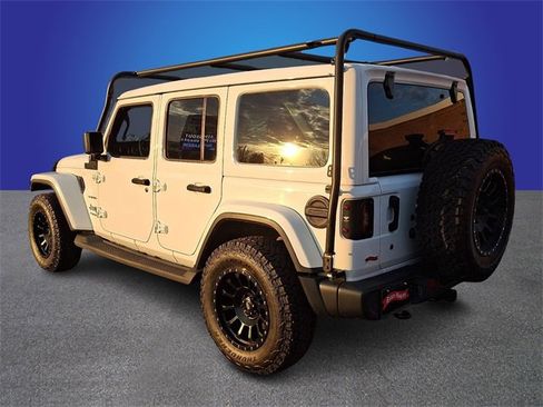 Used 2018 Jeep Wrangler Unlimited Sahara image 6