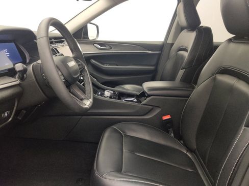 Used 2023 Jeep Grand Cherokee Limited RWD image 17