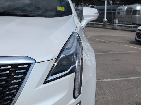 Certified 2025 Cadillac XT5 Premium Luxury w/ Technology Package FWD image 12